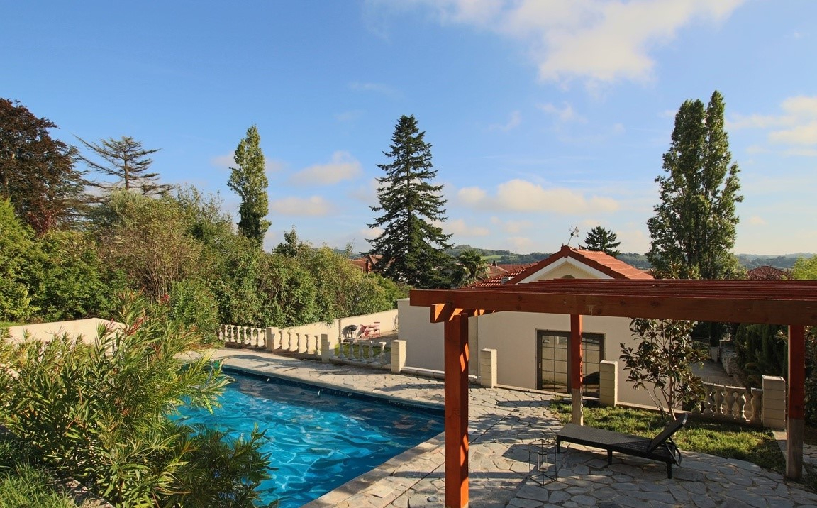 Photo Maison rénovée de caractère avec piscine - Toussieu - 163 m2 image 4/6