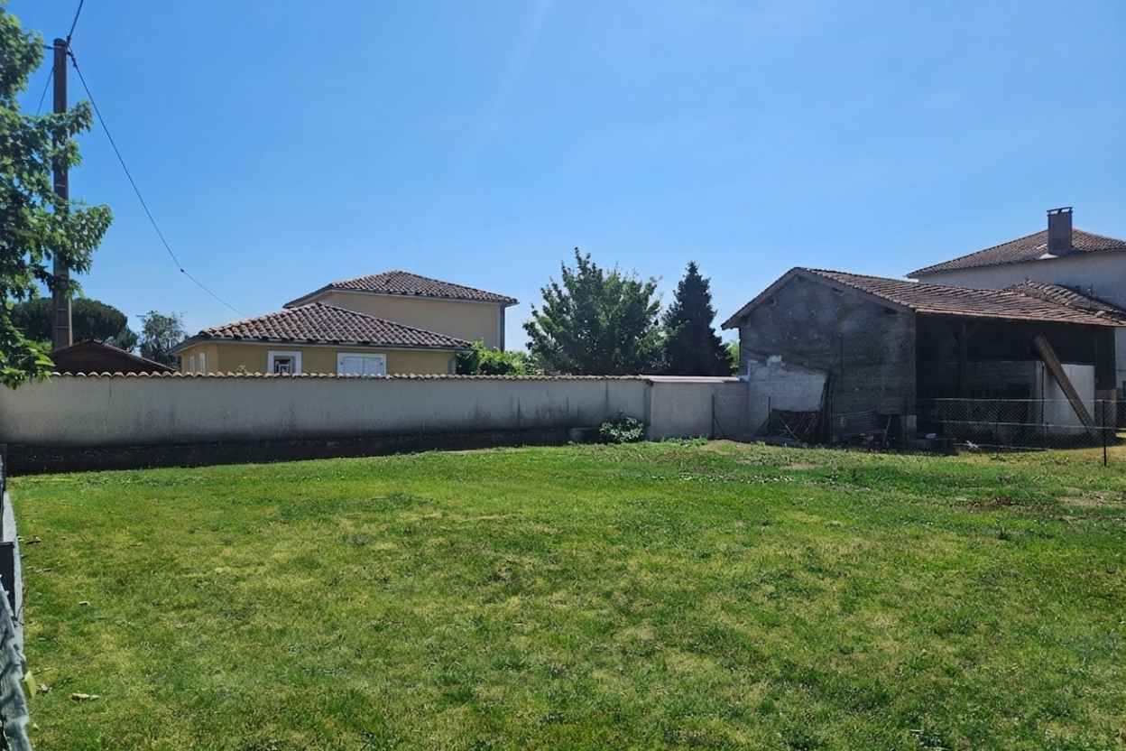 Agence immobilière de VILLAGE IMMOBILIER - VILLAGE IMMOBILIER MIONS