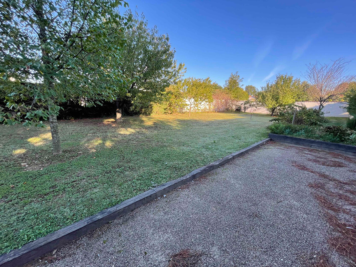 Photo Très beau terrain plat de 650m2 utiles environ image 2/4