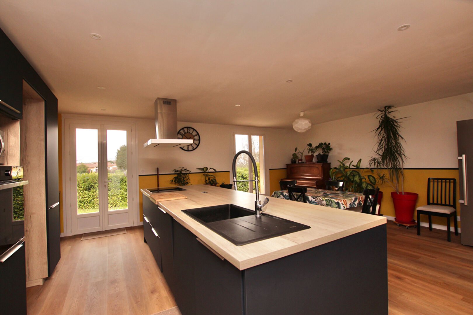 Photo TOUSSIEU - Maison de type 6 image 2/6