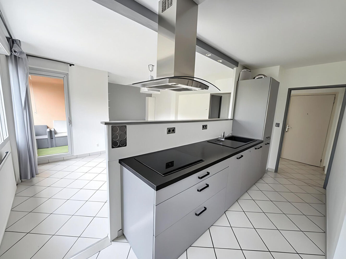 Photo Saint-Priest, au coeur du village, T3, une opportunité rare image 4/6