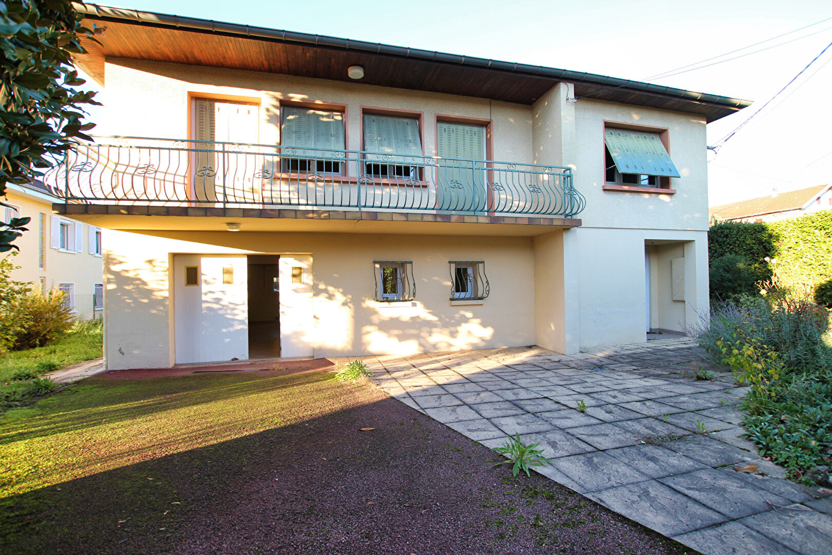 Agence immobilière de VILLAGE IMMOBILIER - VILLAGE IMMOBILIER MIONS