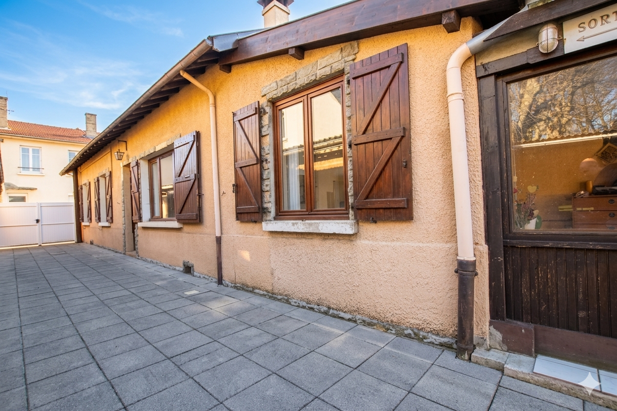 Agence immobilière de VILLAGE IMMOBILIER - VILLAGE IMMOBILIER MIONS