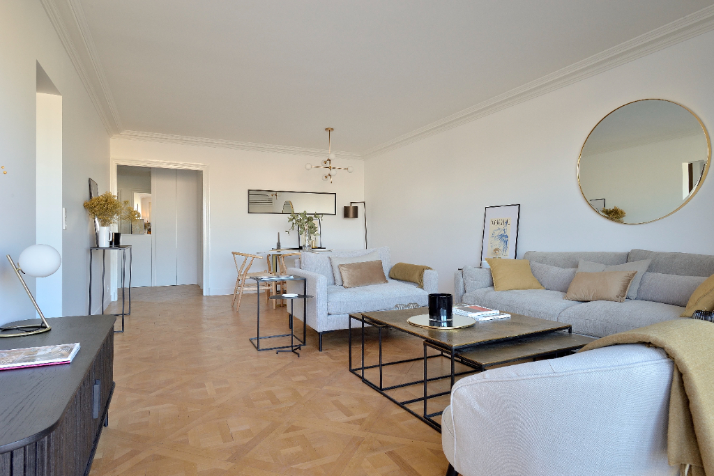 Eiffel Tower Vaugirard Terrasse View - VINGT Paris