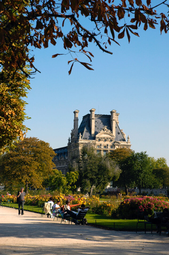 Charming property in Paris, Île-de-France with lush garden views and elegant architecture, ideal for city living.