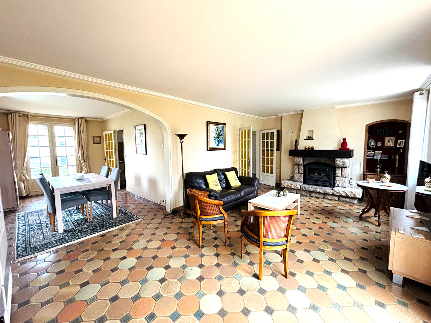 Photo SPACIEUSE MAISON FAMILIALE 4 chambres Centre de Saint Lyphard image 3/6