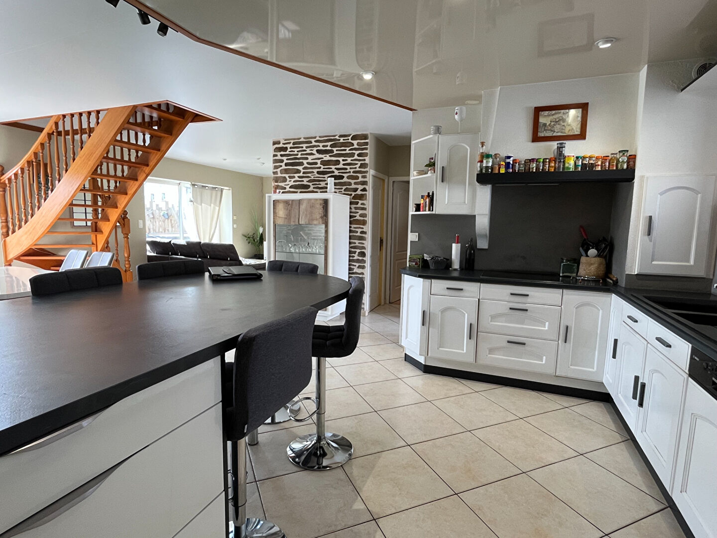 Photo Maison PREFAILLES 5 chambres centre ville. image 4/6