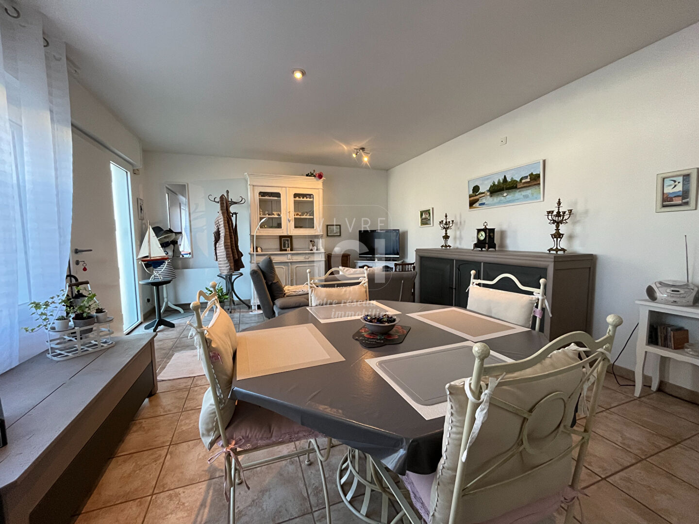 Appartement plain-pied 2 chambres centre ville THARON PLAGE