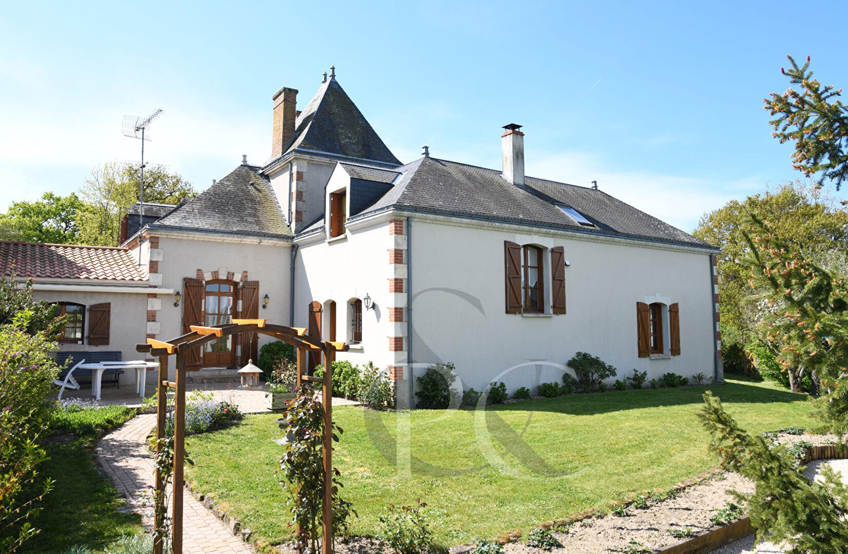 Photo Maison La Roche Sur Yon 9 pièces 230 m2 image 4/5