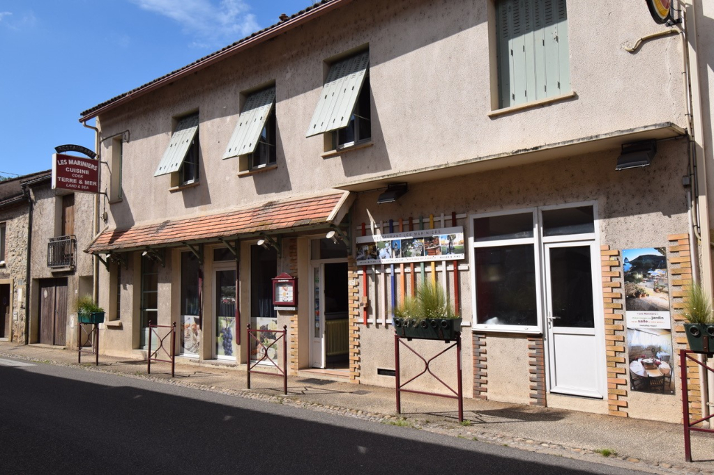 Photo Restaurant établi à vendre dans le charmant port fluvial médiéval de Douelle. image 2/6
