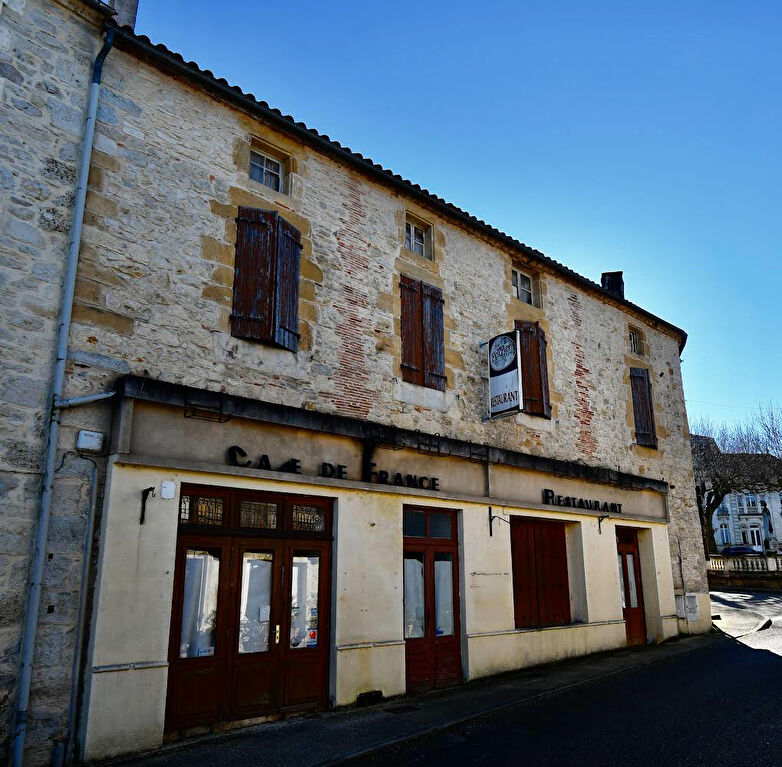 Photo Immeuble en pierre avec Café/Restaurant/Bar et 4 chambres en suite à vendre avec licence  classe 4 image 2/6