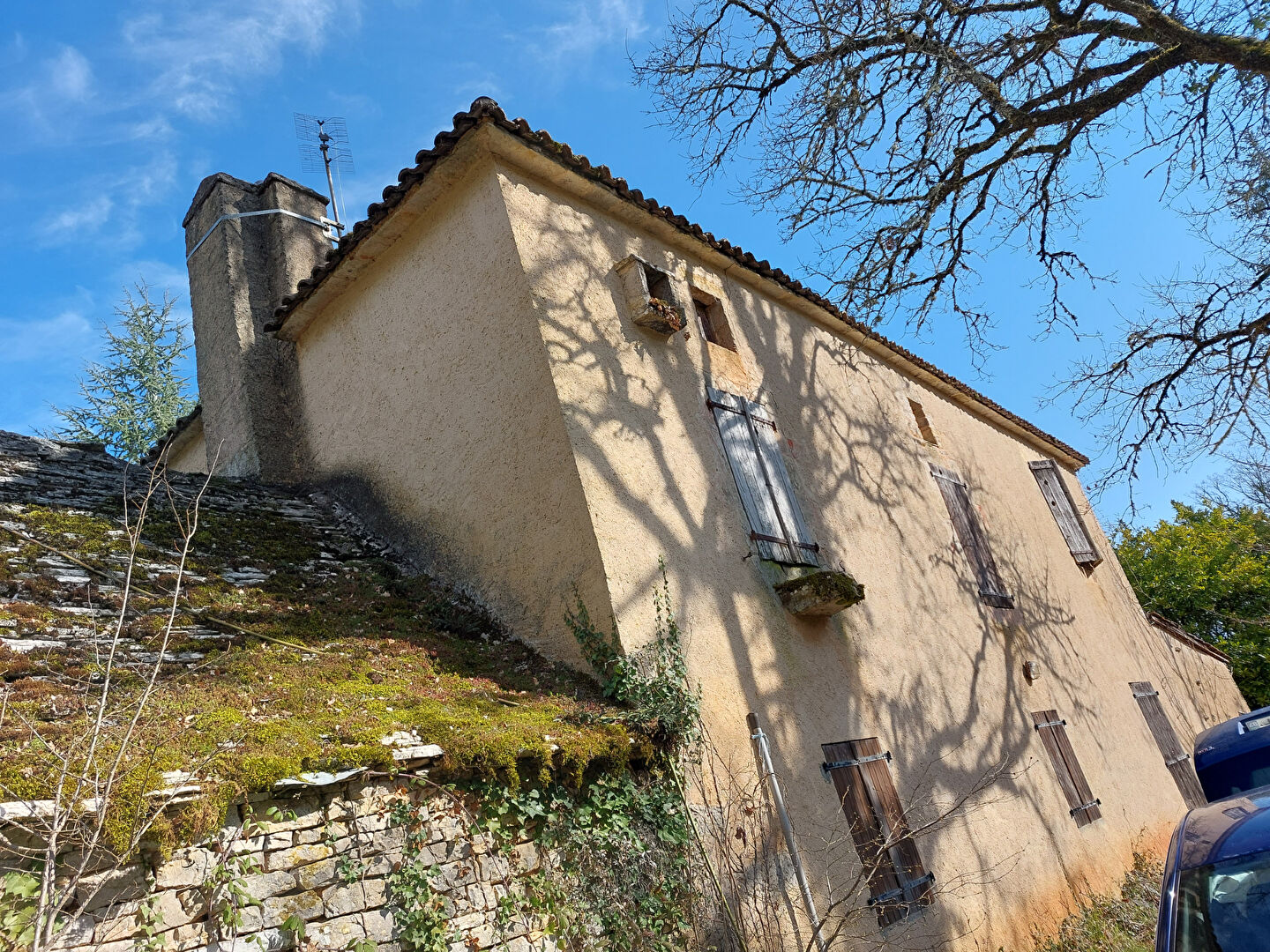 Photo Charmante maison en pierre de 147m2 à rénover avec un excellent terrain. image 4/6