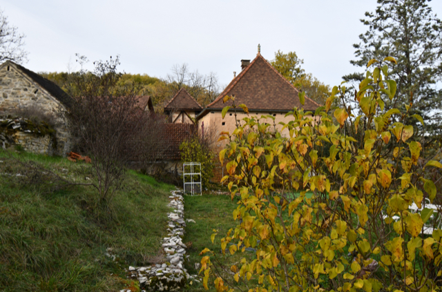 Photo Maison de campagne en pierre du Quercy Bouriane, plus maison d'amis en pierre séparée, avec Pigeonnier, un Gîte séparé, 1.17 Ha de terrain, jardins, chênes, truffes et bassins décoratifs. image 5/6