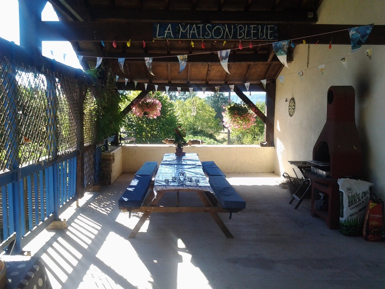 Photo Grande maison en pierre avec 5 chambres 5 salles de bains, piscine, garage, atelier, entre Puy L'éveque et Fumel. image 4/6