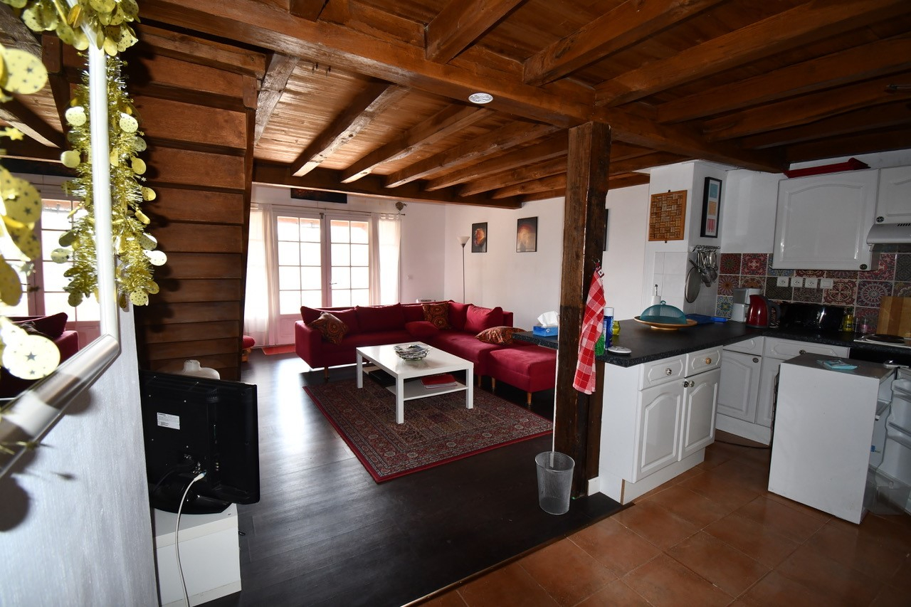 Photo Grande maison en pierre avec 5 chambres 5 salles de bains, piscine, garage, atelier, entre Puy L'éveque et Fumel. image 5/6