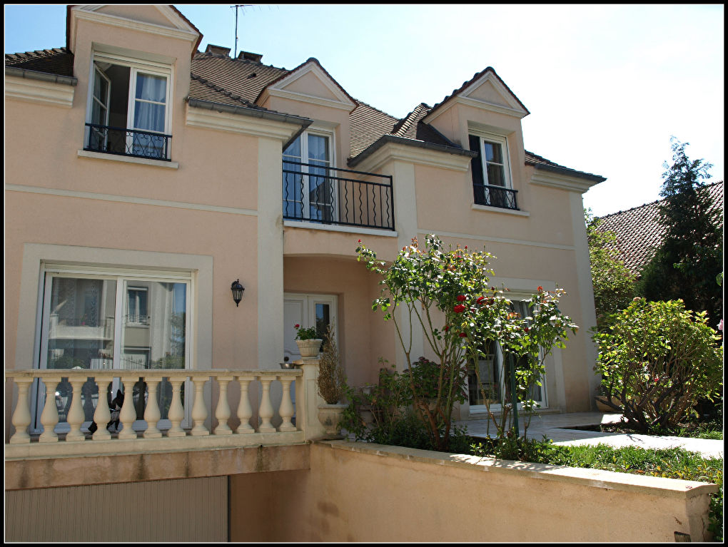 Maison Champs Sur Marne 8 pièce(s) 215 M² ChampssurMarne 77420