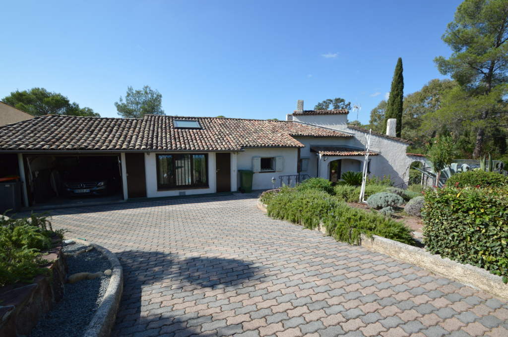 VILLA 4 PIECES DE PLAIN PIED AVEC PISCINE ET GARAGE DANS ...