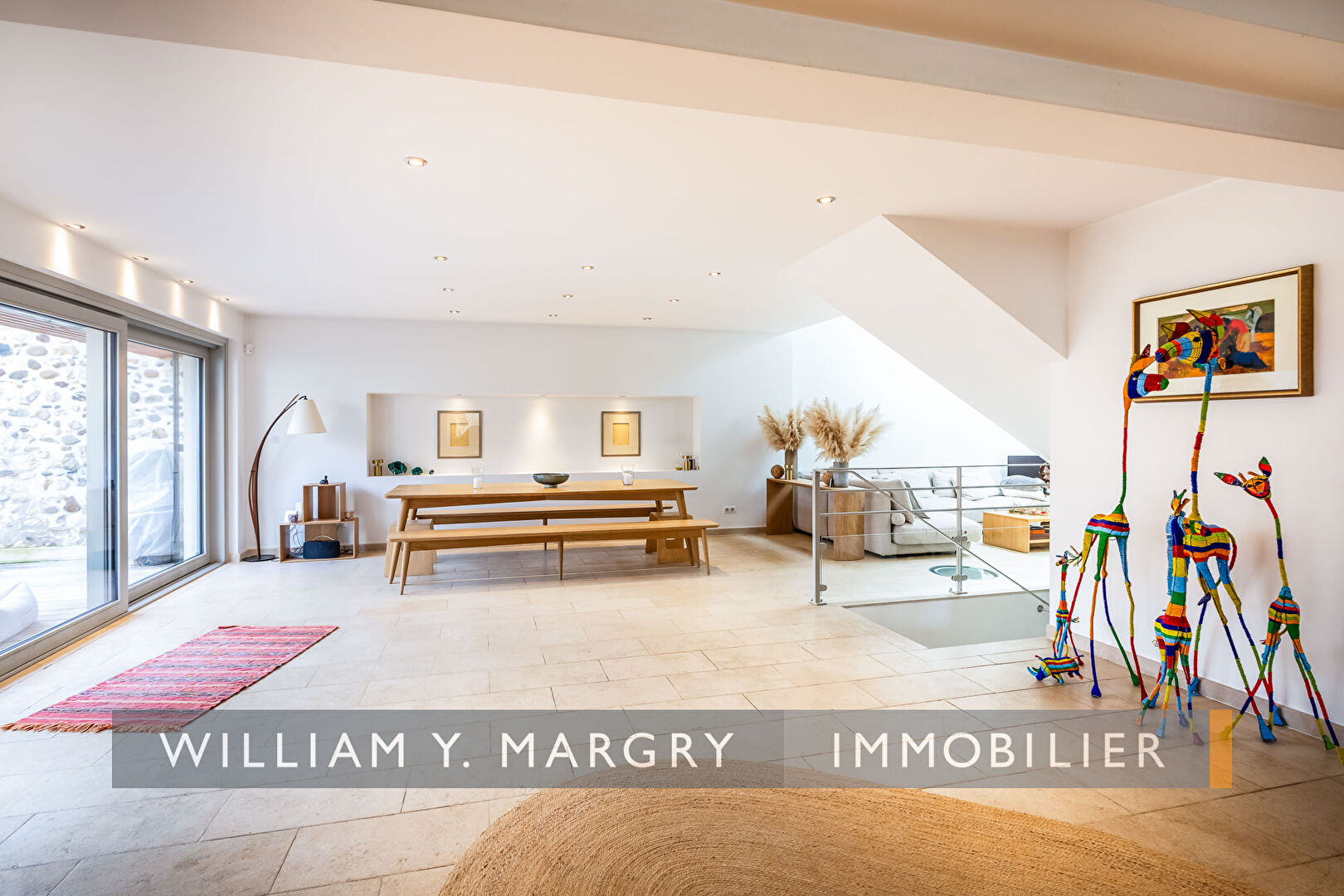Agence immobilière de 
 WILLIAM Y. MARGRY - WILLIAM Y. MARGRY 
