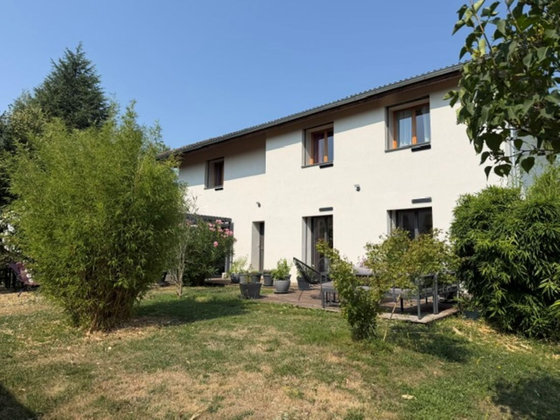 Agence immobilière de 
 WILLIAM Y. MARGRY - WILLIAM Y. MARGRY 
