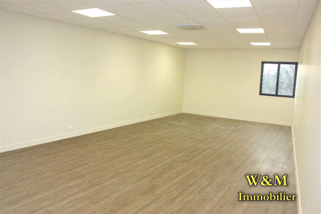 Photo Bureau à Louer de 48.83 m² - donnant sur la Nationale 7 image 2/6