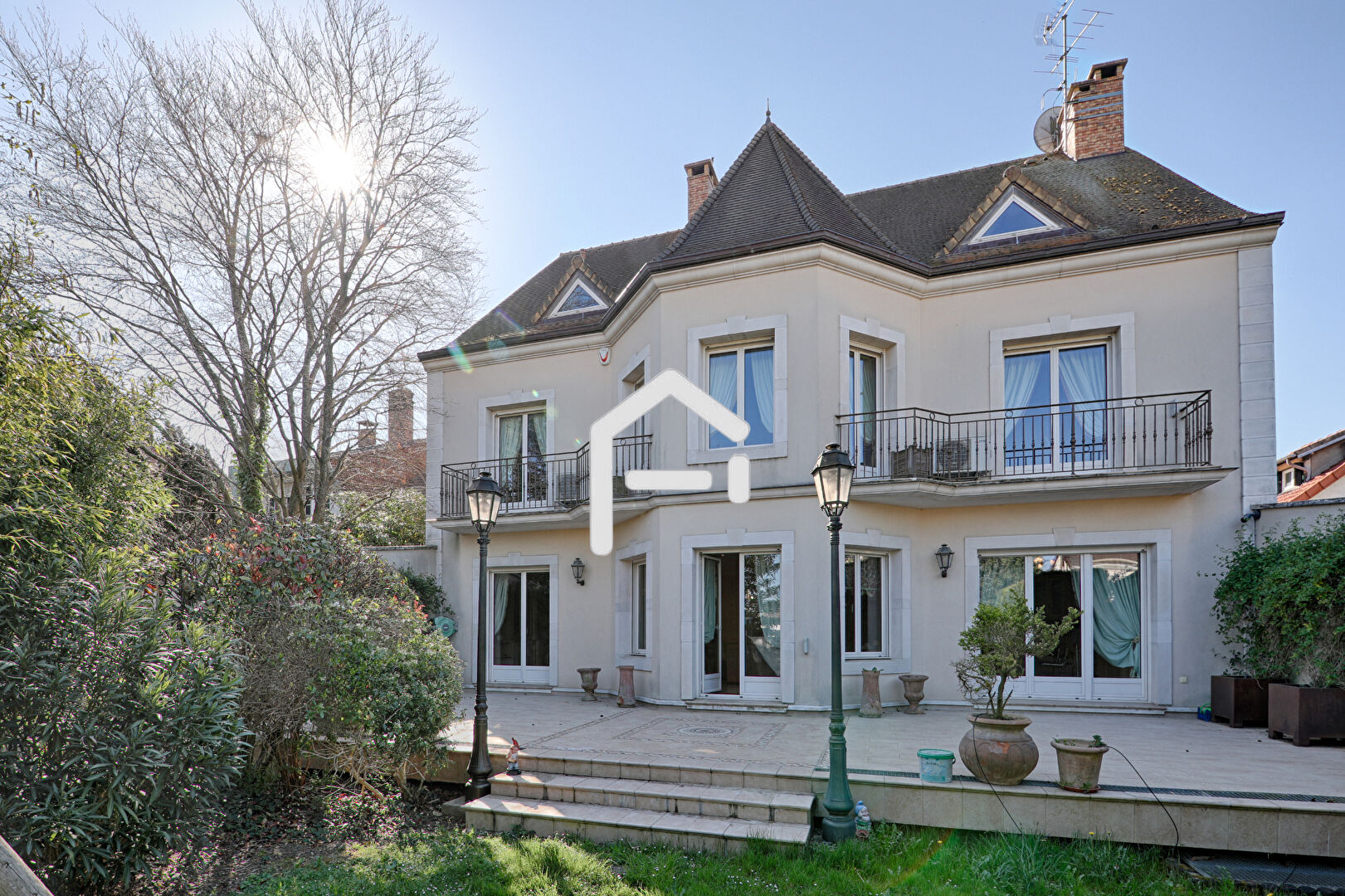 Maison de Prestige à Vendre à Orly - 10 pièces, 450 m²