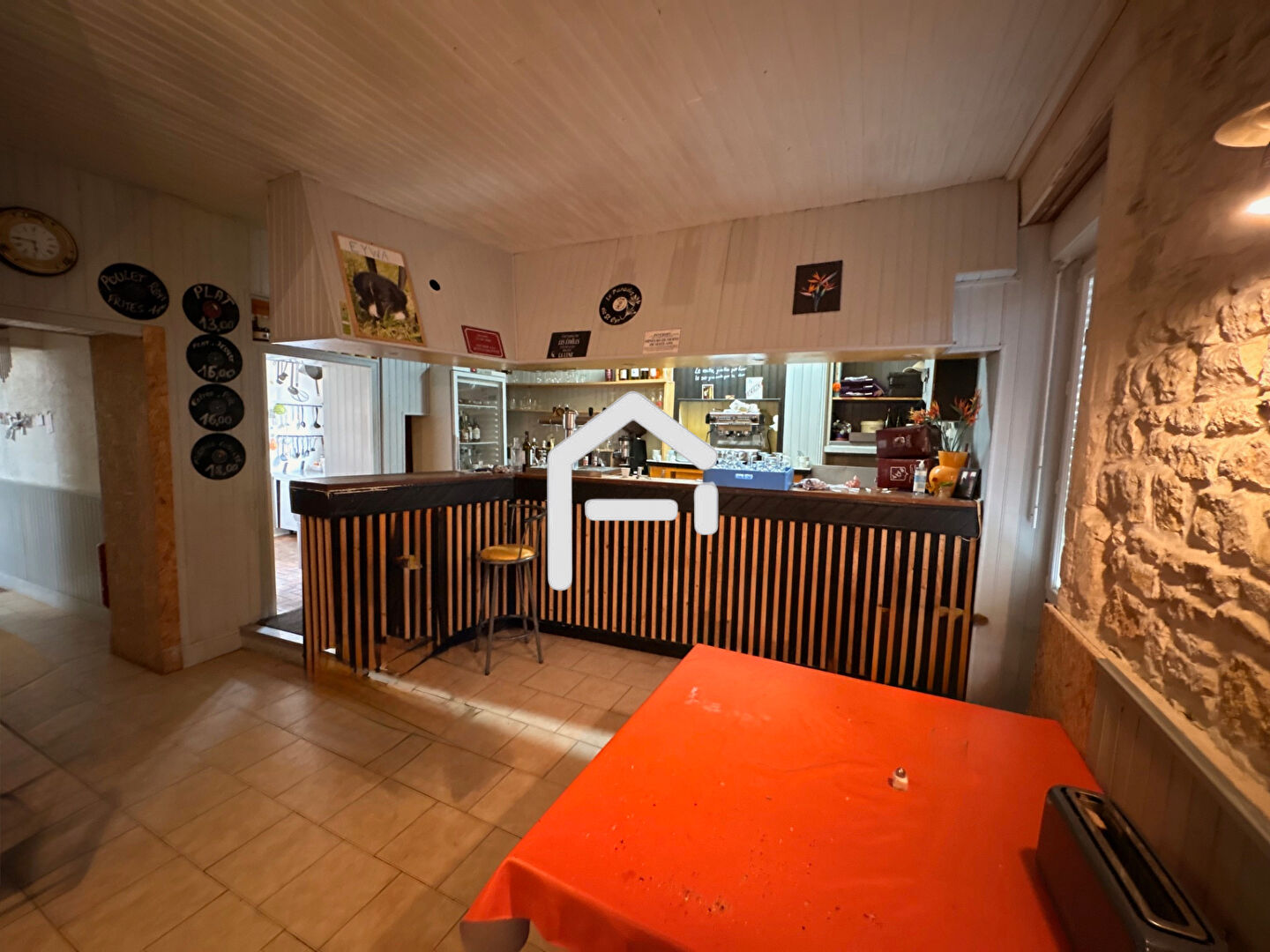 Fonds de commerce à vendre à SAINT CYR EN TALMONDAIS - 120 m²