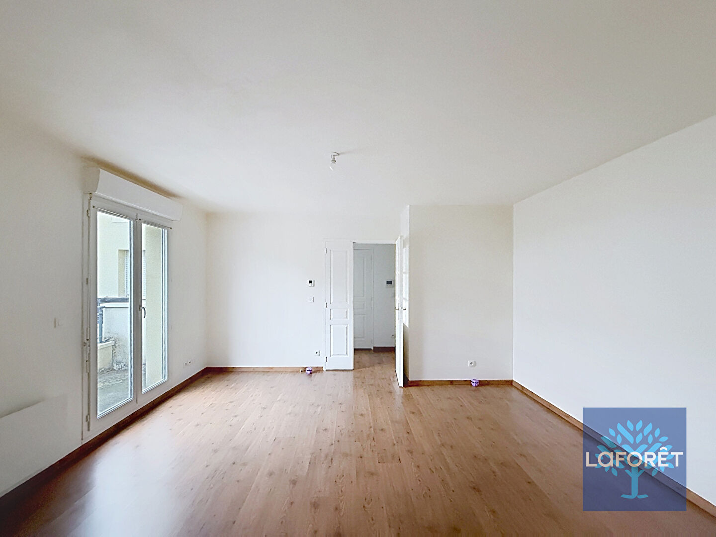 Appartement Cerny 2 pièces + place de parking en sous sol