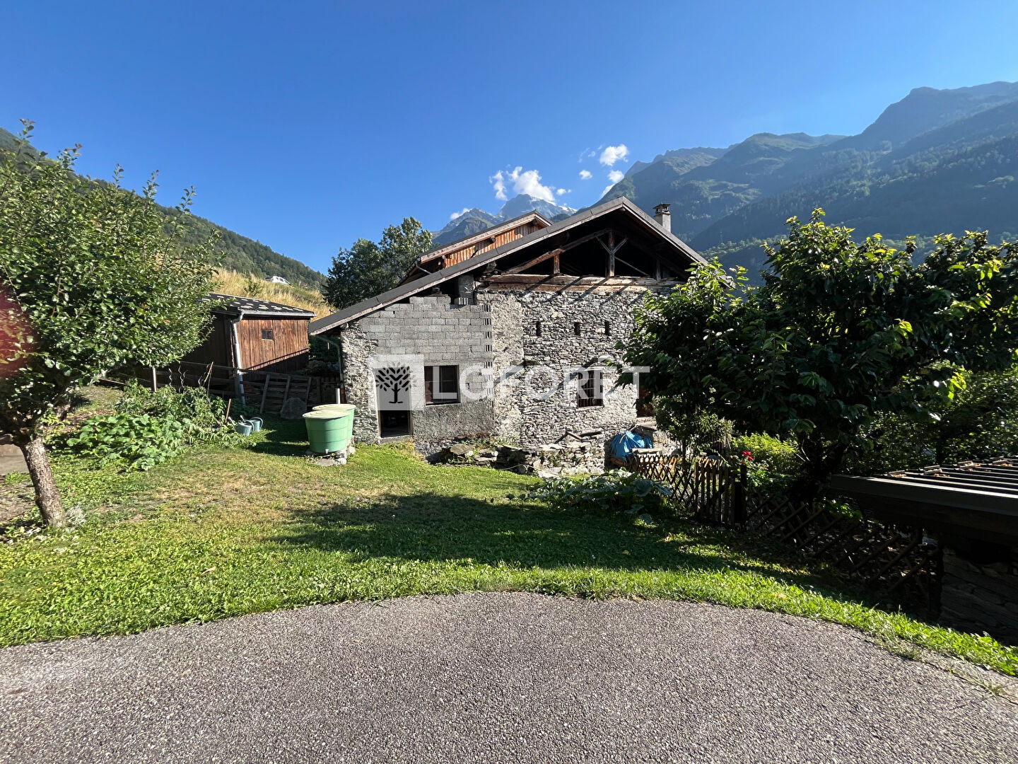 73640 SAINTE FOY TARENTAISE Maison 285m² à rénover et terrain