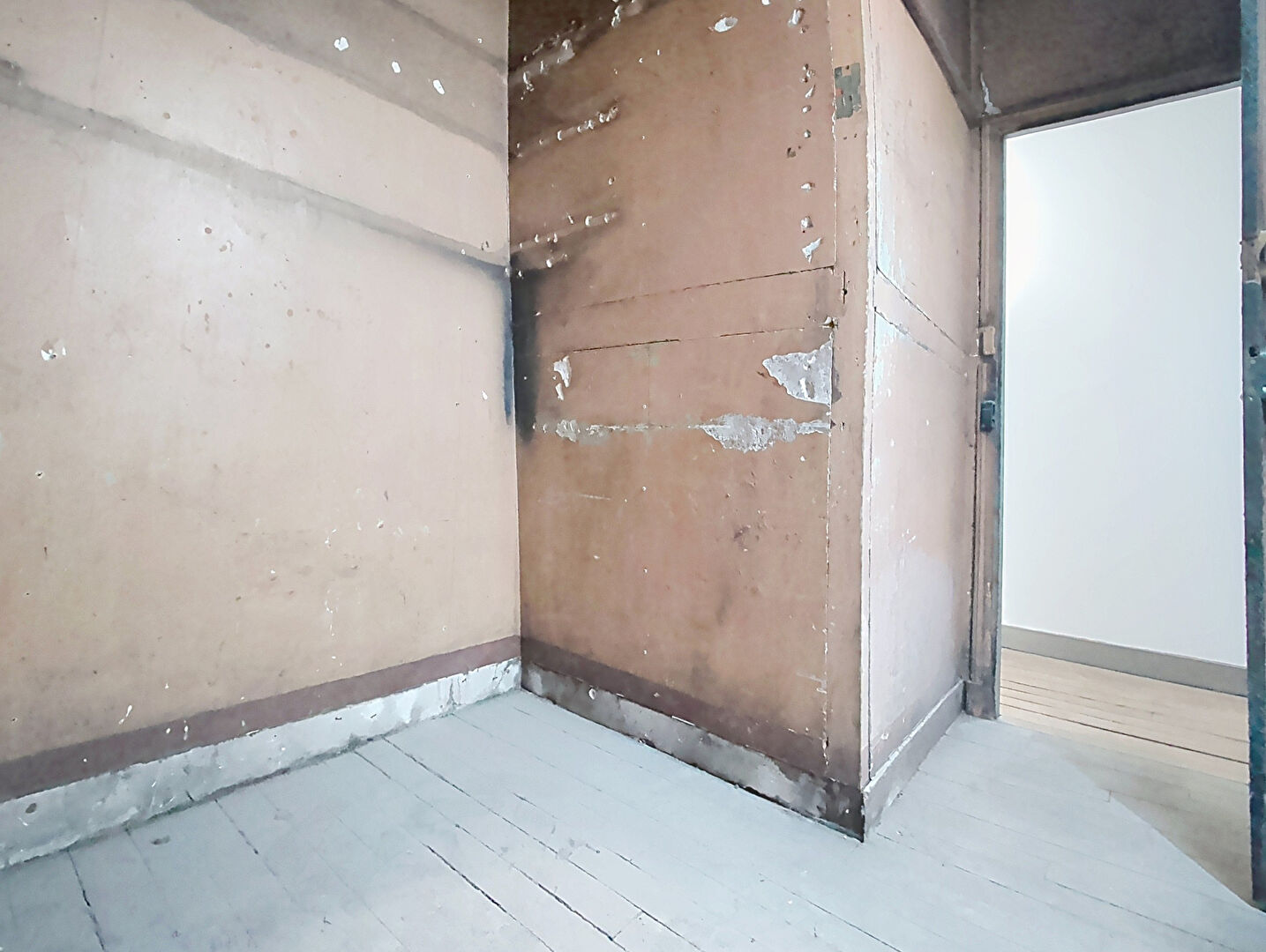 PARIS 2e RUE DE RICHELIEU - CHAMBRE INDÉPENDANTE AU DERNIER ÉTAGE