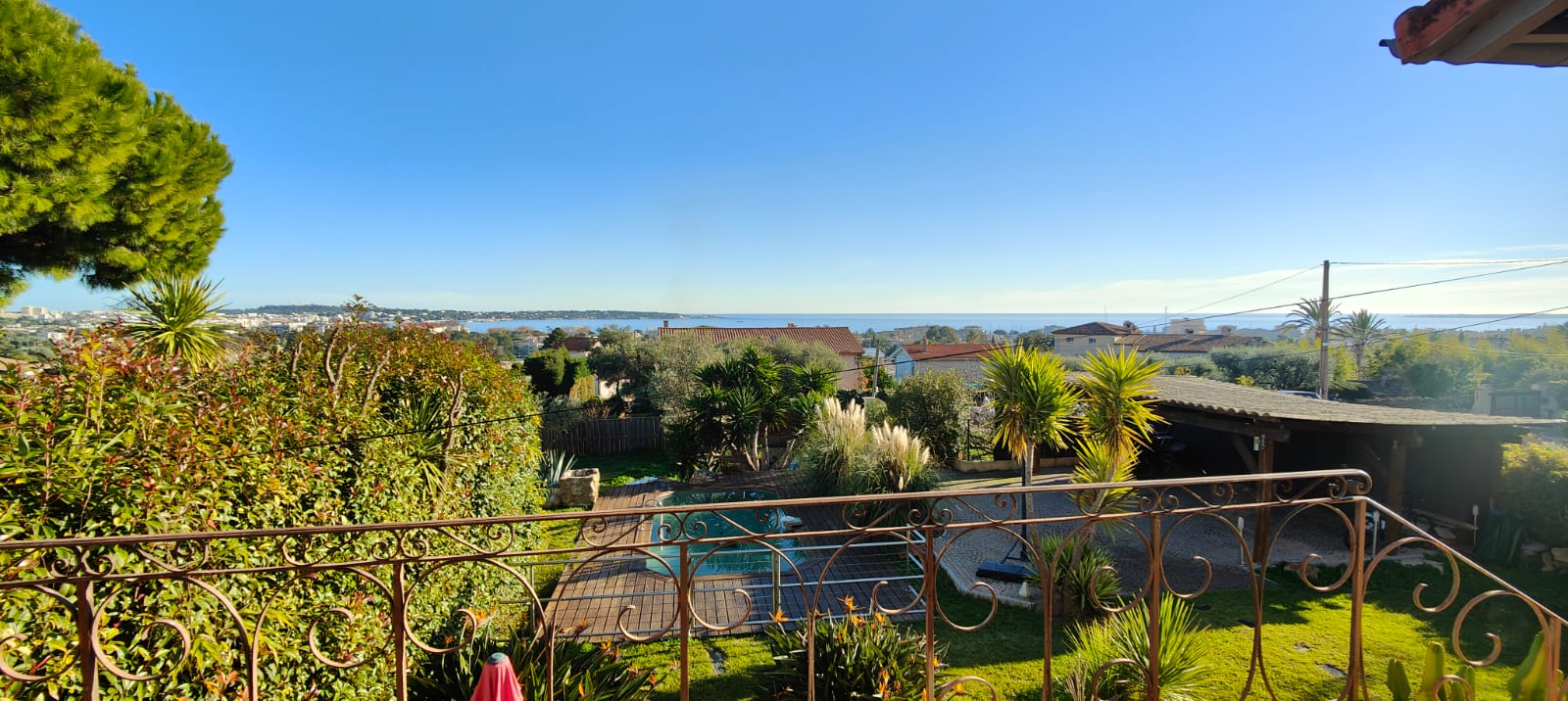 Propriété composée de trois maisons - vue mer à Golfe-Juan