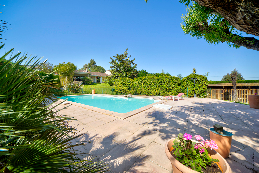 SAINT-SAUVEUR - Maison d'architecte de 214m² sur 2560m² de parc paysagé.