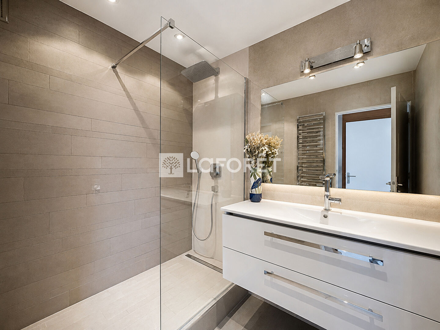 La Celle-Saint-Cloud - Résidence Élysée 2 - Dernier étage ascenseur - Appartement traversant de 72 m²