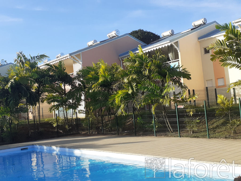 Appartement T3 au Lamentin dans résidence avec piscine