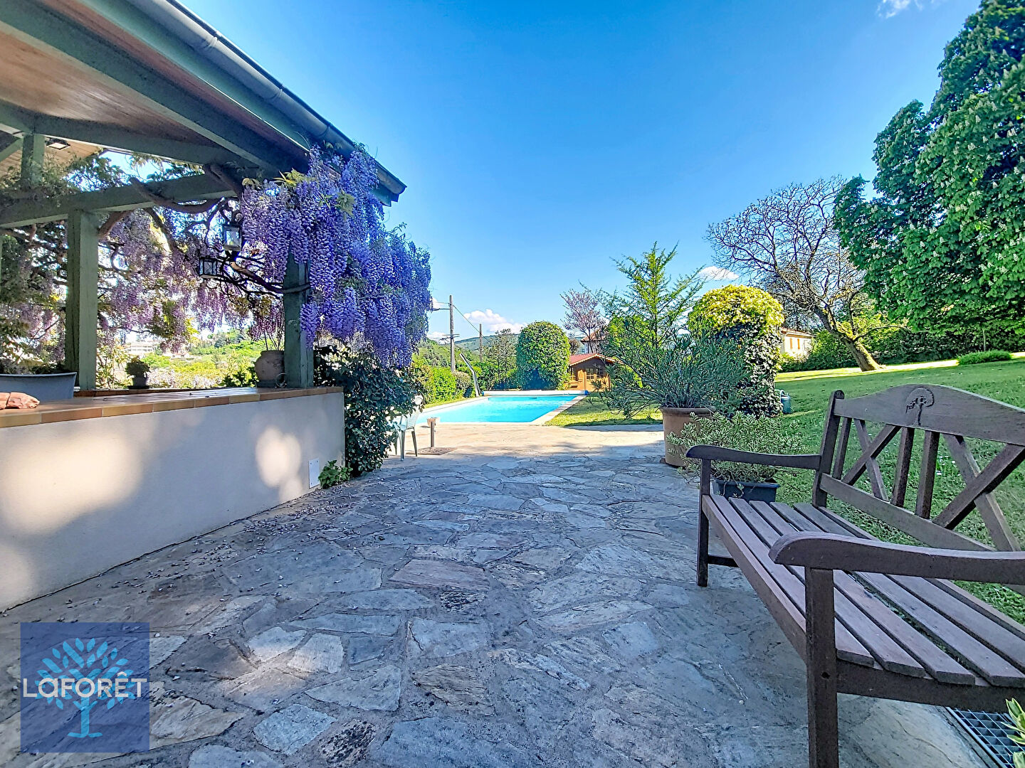 Maison Saint Martin La Plaine 10 pièces 241.54 m2