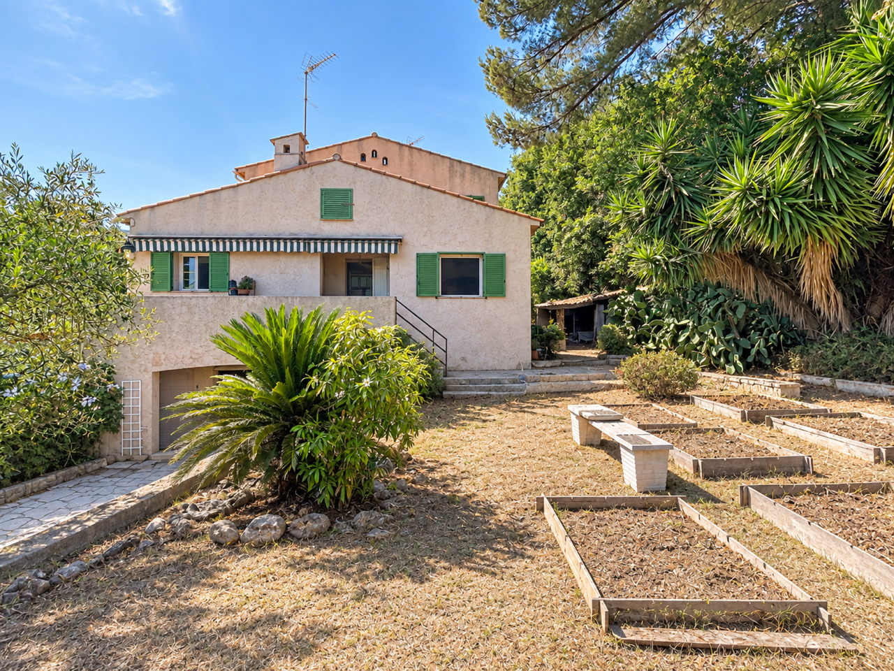 Maison Cagnes Sur Mer 9 pièce(s) 200 m2