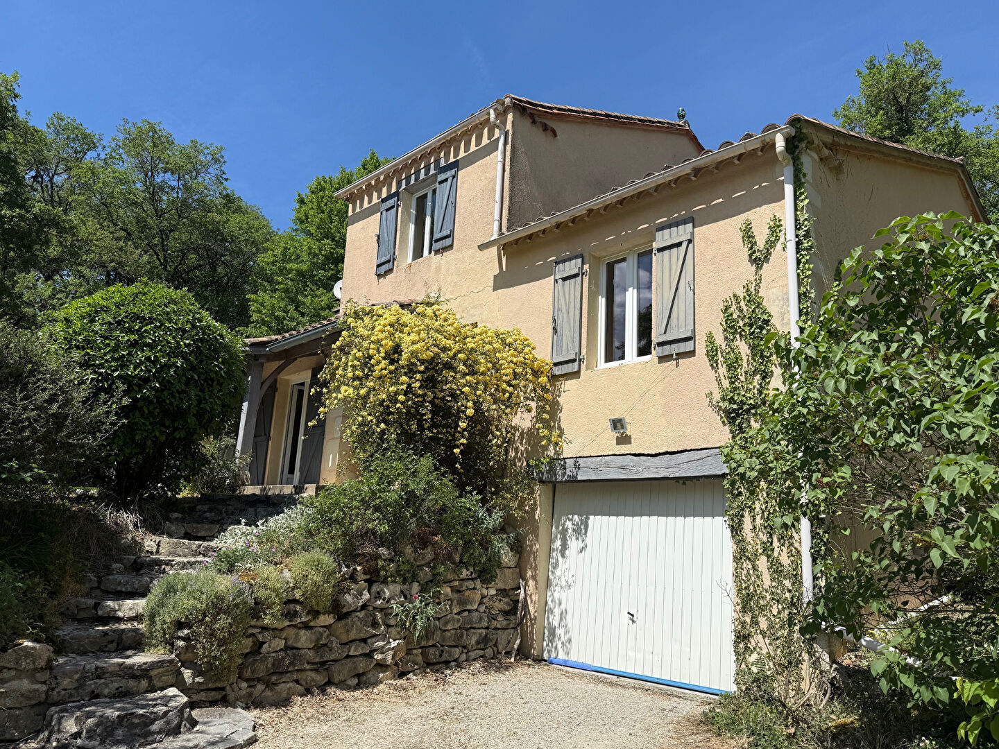 Cahors nord 15mn, maison T6 avec dépendance 6 pièce(s) 130 m2 sur 6610m² de terrain.