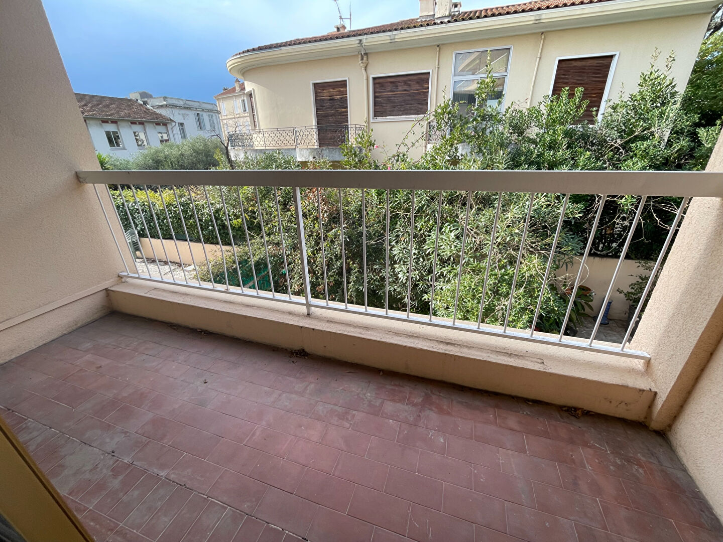 CANNES -SAINT NICOLAS  STUDIO + TERRASSE : SOUS OFFRE