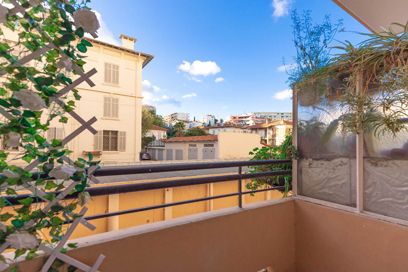 CANNES - APPARTEMENT 2P +BALCON RÉNOVÉ