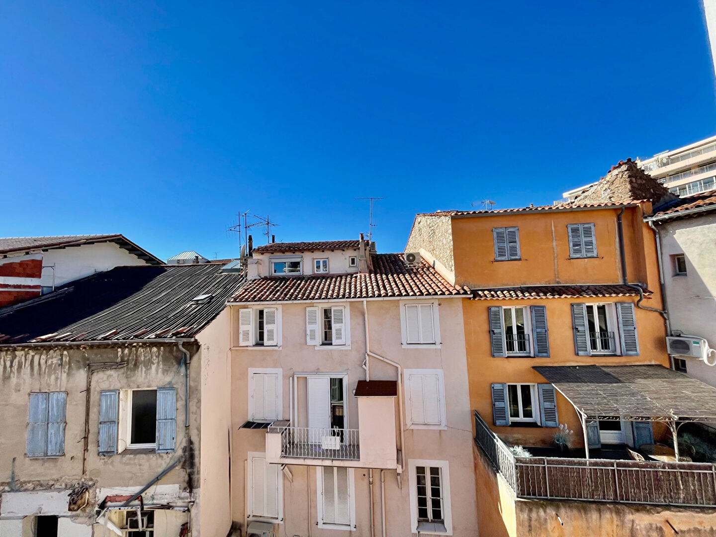CANNES - BANANE - DERNIER ETAGE.