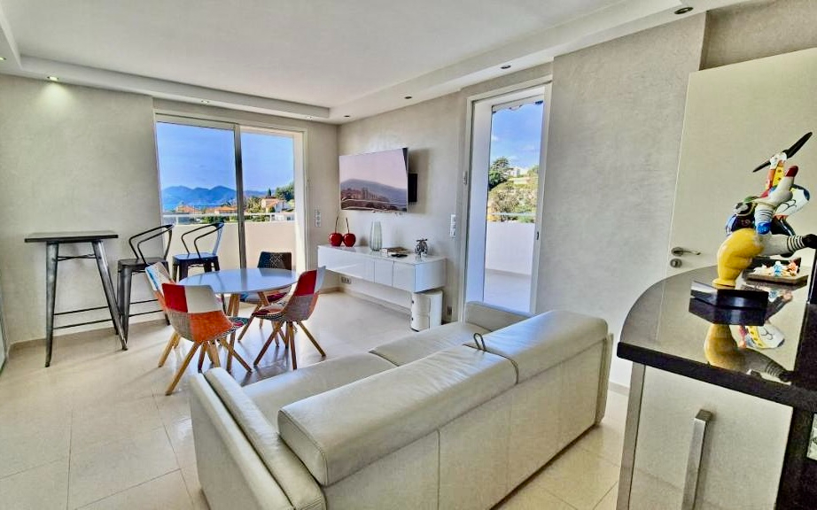 CANNES - STUDIO VUE MER +TERRASSE