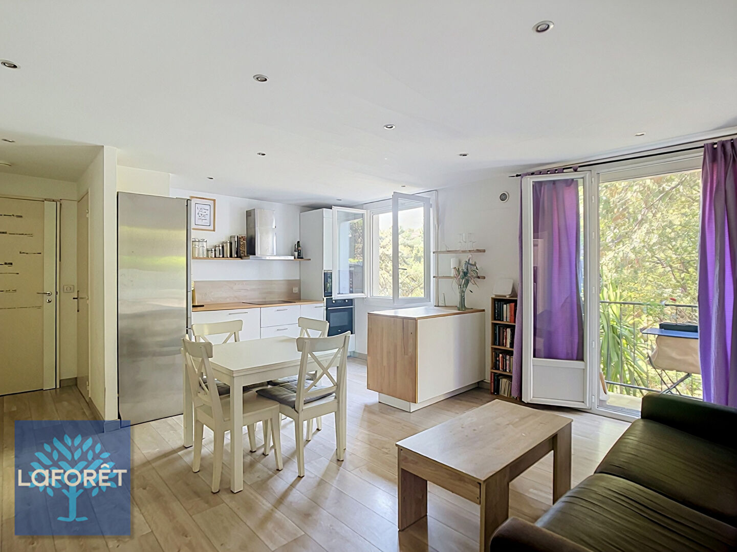 Cannes Petit Juas - 3 pièces traversant avec balcon et vue dégagée
