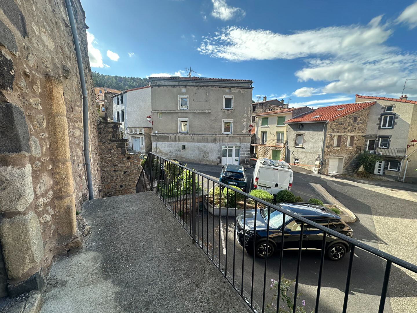 Maison 90m2, entièrement à rénover avec extérieur