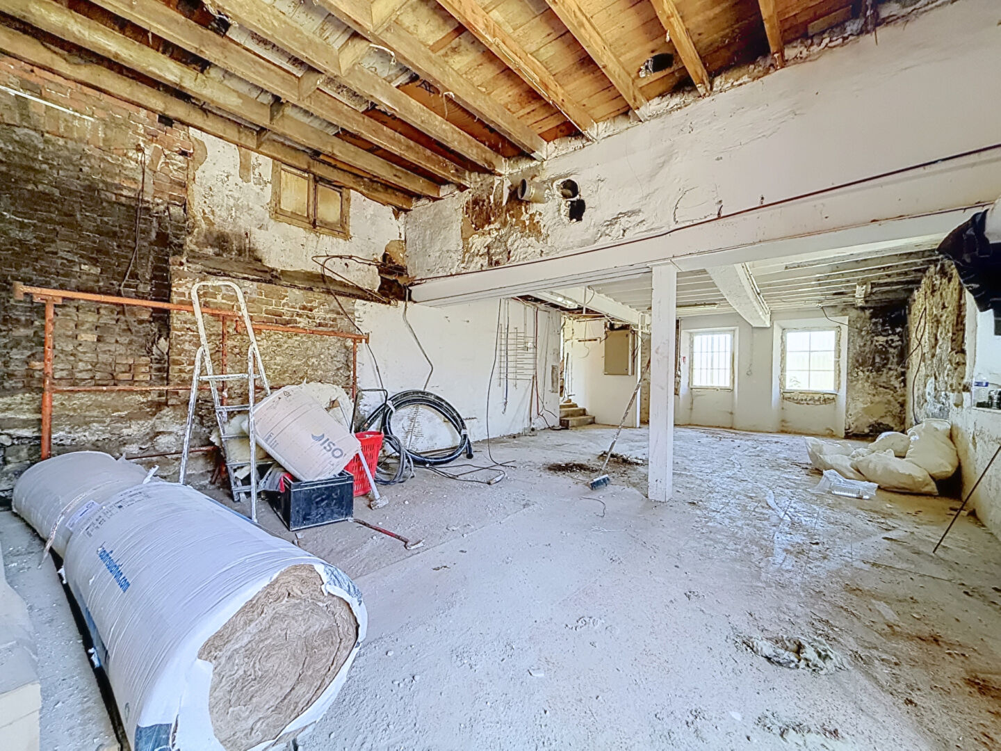 MAISON DE CARACTÈRE À RÉNOVER INTÉGRALEMENT BERCHERE LES PIERRES