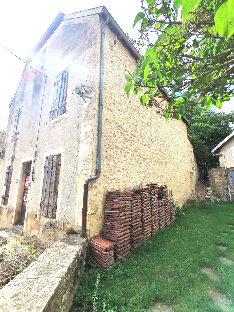 Maison de 90 m2 au bon potentiel à Thenissey