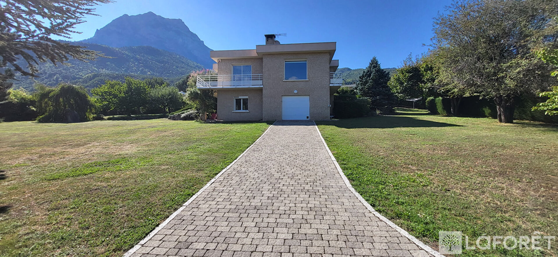 ** MAISON TYPE 7 - SAVINES LE LAC - 7 pièces