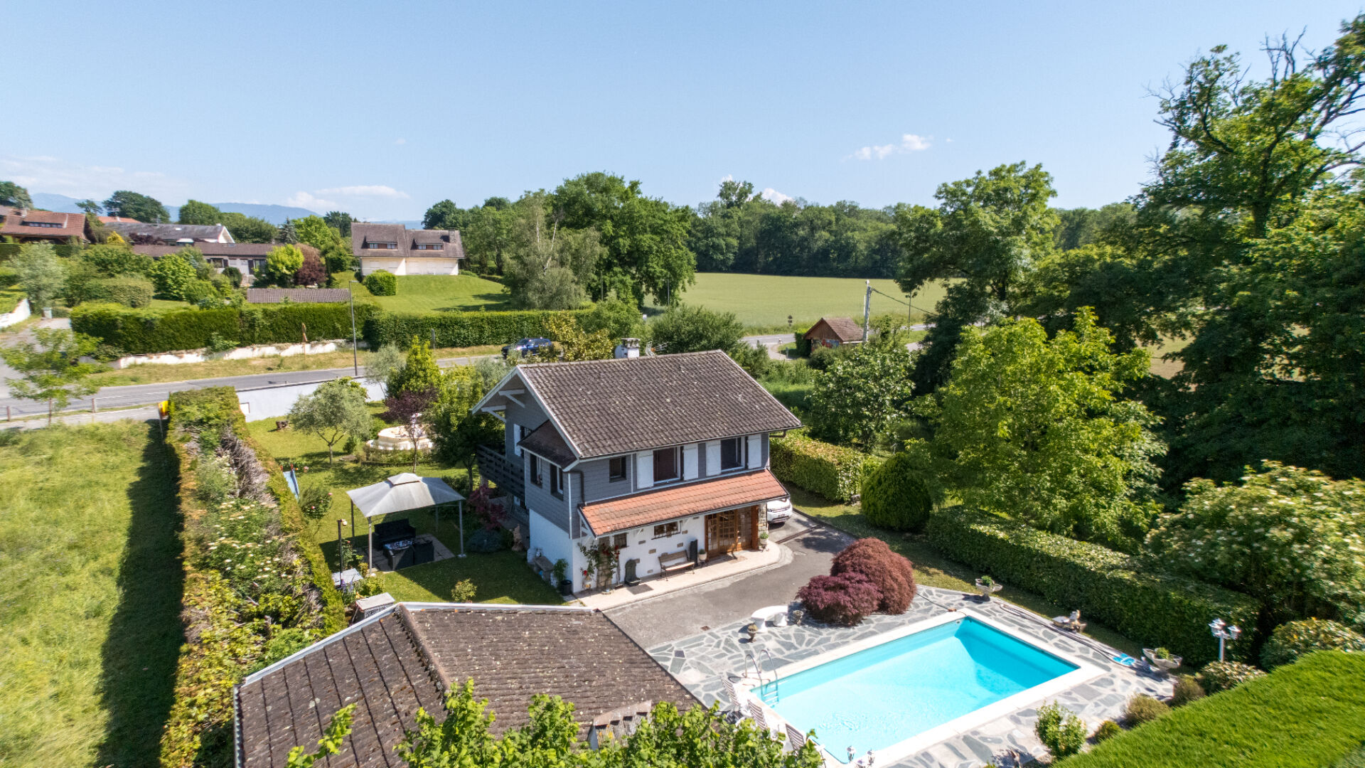 Maison Yvoire 4 pièces 100,50 m² sur 1180 m² de terrain avec piscine.