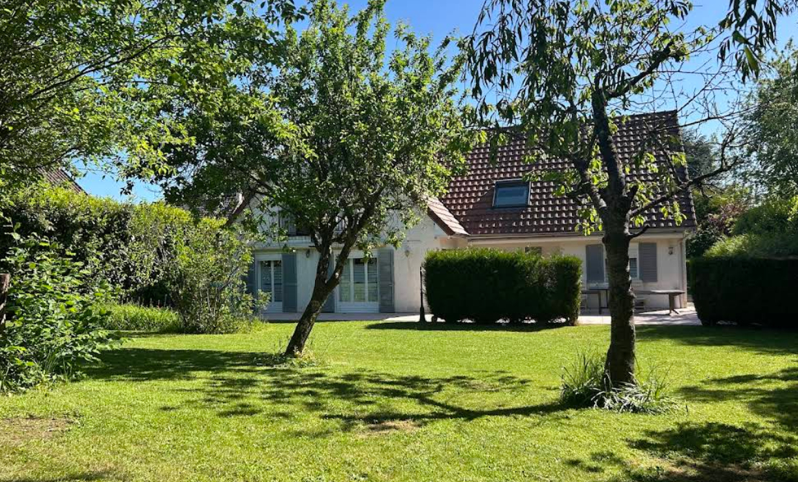Maison de 240m² avec 6 chambres à Saint-Witz