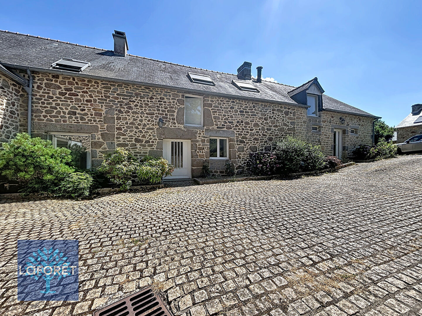 Maison 312m² — Romazy