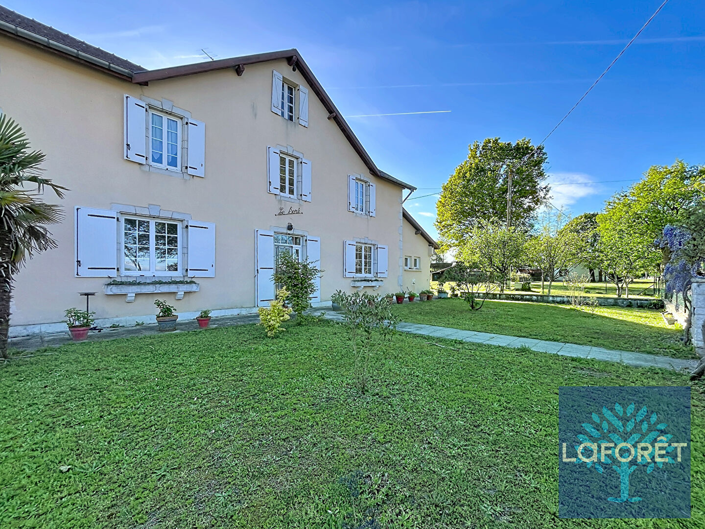 Maison familiale de 218 m² divisée en 2 appartements