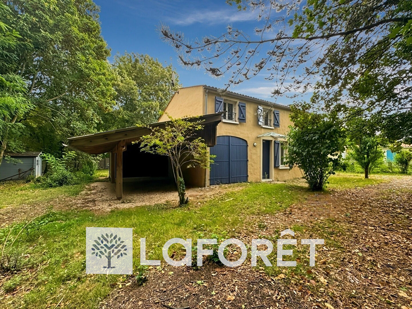À vendre : maison de 126 m², 5 pièces, sur un terrain de 980 m² entre TESSON (17460) et SAINTES (17100)